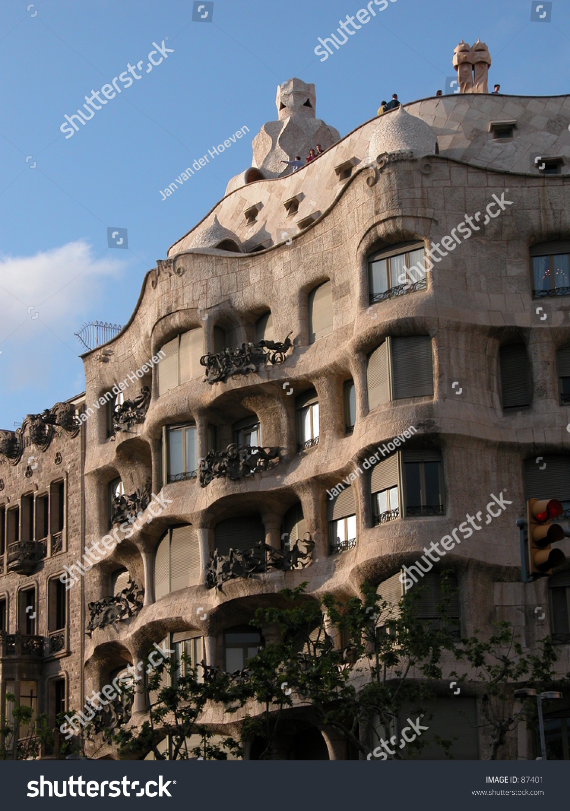 西班牙巴塞罗那:“Pedrera”或米拉之家,由安东尼奥·高迪设计的-建筑物\/地标-海洛创意(HelloRF)-Shutterstock中国独家合作伙伴-正版图片在线交易平台-站酷旗下品牌