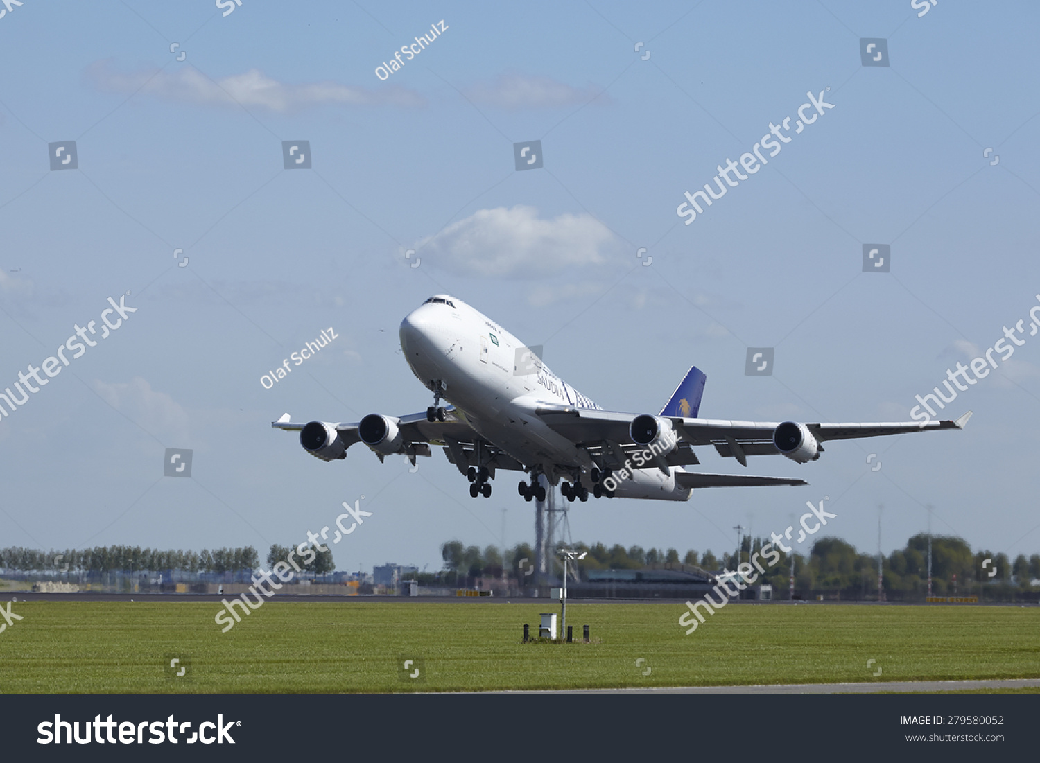 波音747-500X图片
