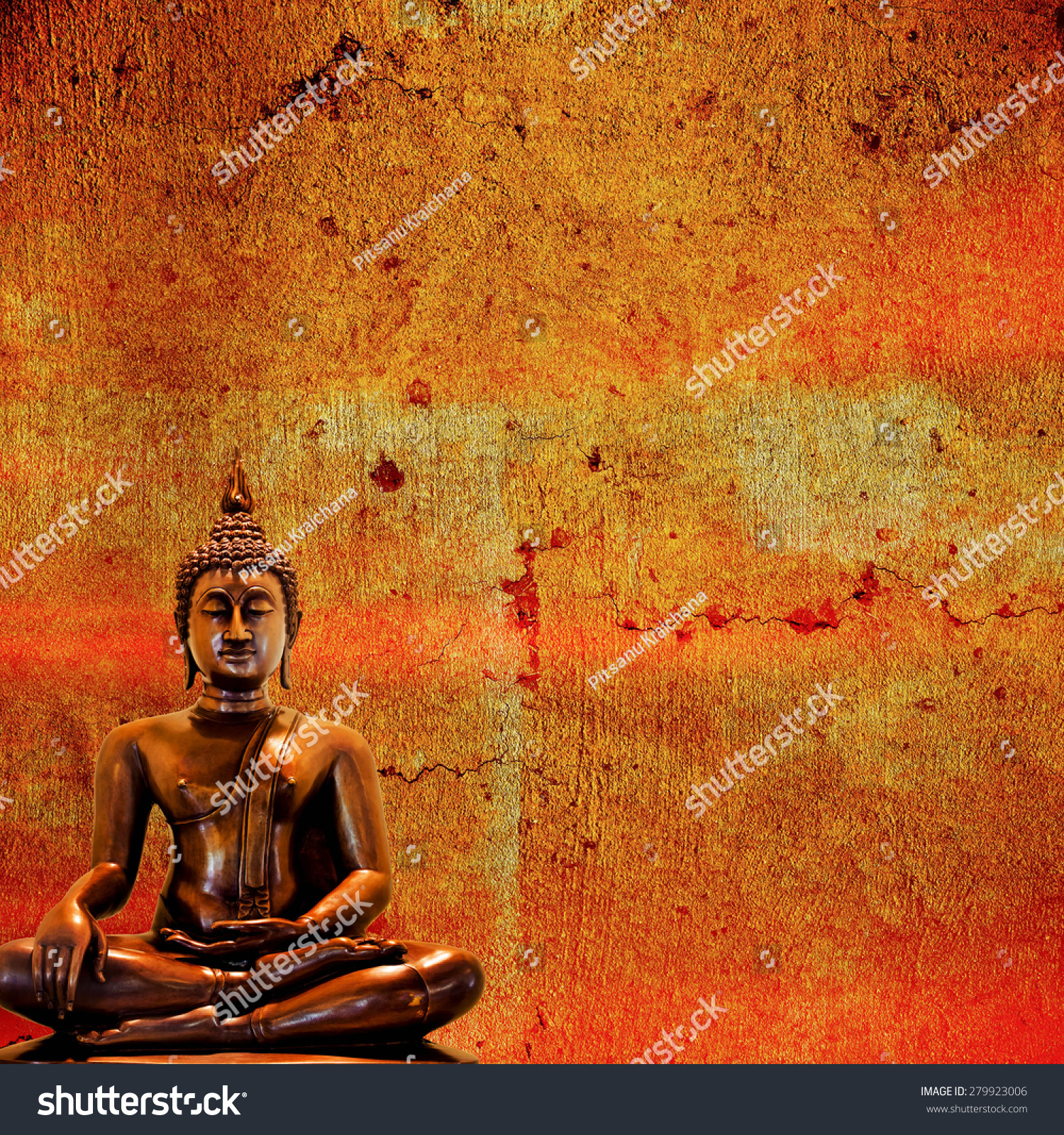 佛像在枯燥乏味的背景.